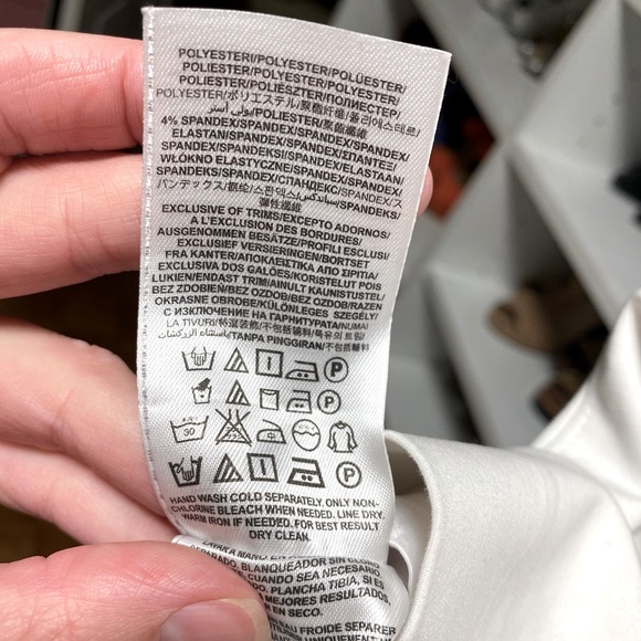 Marciano, White Pencil w/pockets Skirt Size US 2. - Picture 7 of 7